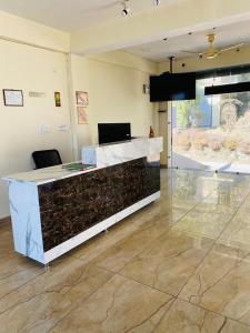 a lobby with a marble counter with a desk at Rivervalley View Homestay in Kandāghāt