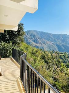 a balcony with a view of the mountains at Rivervalley View Homestay in Kandāghāt