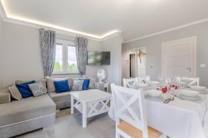 a living room with a table and a couch at Ryn - Rybical Resort in Rybical