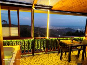 a room with a table and chairs and a window at Glamping NOVA VILLA EL EDEN in Cali