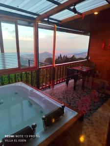 a jacuzzi tub in a room with a view at Glamping NOVA VILLA EL EDEN in Cali