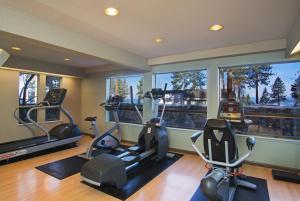Fitness centrum a/nebo fitness zařízení v ubytování Hotel Azure