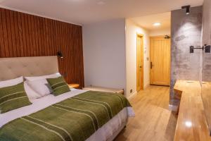 a bedroom with a large bed and a bathroom at Hotel Gran Wolf - Haras Santa Amelia in Negrete