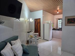 a living room with a couch and a kitchen at Flat 01 Carvalhos de Aldeia km5 in Recife
