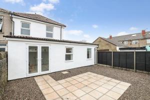 a white house with a fence and a driveway at Ridgeways Premium House in Bristol