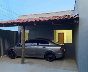 a silver car parked in front of a house at Casa disponível para temporada in São Roque de Minas