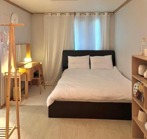 a bedroom with a bed with a desk and a desk at Private Korean Entire Villa with Garden up to 10 in Seoul