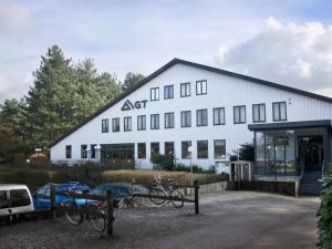 a white building with bikes parked in front of it at Mobile home Keiheuvel 6p in Balen