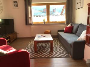 a living room with a couch and a coffee table at Ferienwohnung Lederhose in Bischofswiesen
