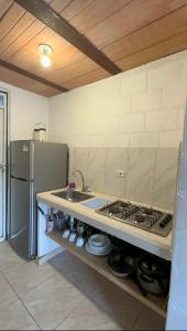 a kitchen with a stove and a refrigerator at Casita entera en Salento para 10 personas cerca a la plaza in Salento