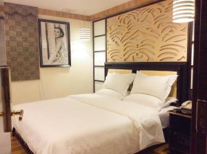 Voodi või voodid majutusasutuse Guangzhou Bird Island Hotel toas