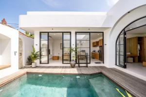 an indoor swimming pool in a house with a villa at Maui Bingin Villas in Uluwatu