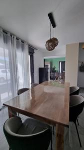 a dining table and chairs in a living room at Villa Horizon Volcan in Saint-Philippe