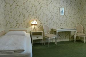 Postel nebo postele na pokoji v ubytování Hotel Hohenstauffen