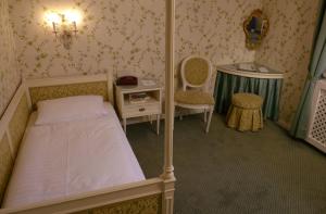 Postel nebo postele na pokoji v ubytování Hotel Hohenstauffen
