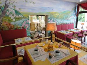 Restaurace v ubytování Les Loges Du Parc