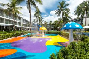 Der Swimmingpool an oder in der Nähe von X10 Khaolak Resort