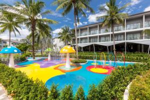 Der Swimmingpool an oder in der Nähe von X10 Khaolak Resort