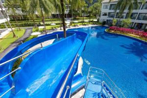 Der Swimmingpool an oder in der Nähe von X10 Khaolak Resort
