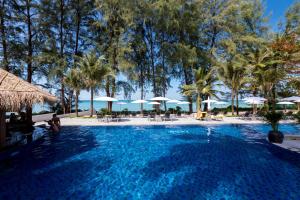 Der Swimmingpool an oder in der Nähe von X10 Khaolak Resort