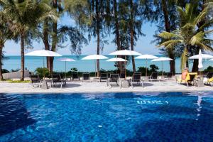 Der Swimmingpool an oder in der Nähe von X10 Khaolak Resort