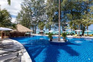 Der Swimmingpool an oder in der Nähe von X10 Khaolak Resort