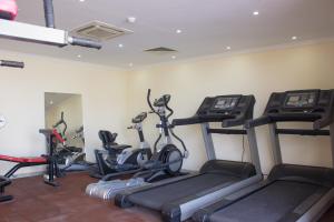 Fitness centrum a/nebo fitness zařízení v ubytování Seashells Millennium Hotel