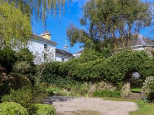 an ivy covered wall in front of a house at The Music Room in Aveton Gifford