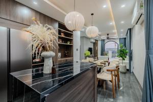 an office lobby with a bar and a dining area at Mana Hotel Quảng Bình in Dong Hoi