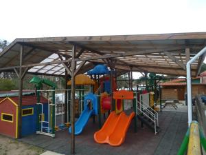 Herní místnost nebo prostor pro děti v ubytování Camping Deva
