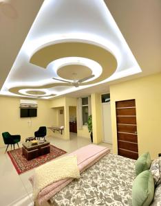 a living room with a coffered ceiling and a bed at TT Homes Private Studio Suites Jaipur Pink City in Jaipur