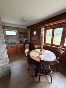 a kitchen and dining room with a table and chairs at BUBLA CITY RANCH in Kopřivnice