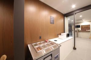 a kitchen with a counter with some food on it at 군산 비욘드 호텔 in Sinp'ung