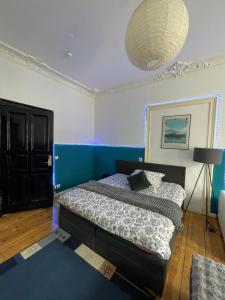 a bedroom with two beds and a chandelier at Urban Grand Suite in Berlin