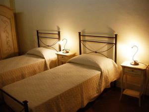 Postel nebo postele na pokoji v ubytování Relais Villa Sensano