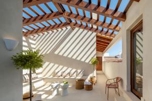 a room with a wooden roof and a patio at Magno Collection Palacio de Becas in Seville