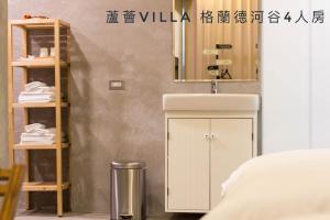 a bathroom with a sink and a mirror at 蘆薈villa清水模派對k歌BBQ麻將包棟 in Wujie +34 photos