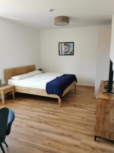 a bedroom with a bed and a wooden floor at Ferienwohnungen Hartl in Spitz