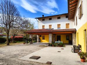 a house with a yellow and white building at Casa Beuzer in Cividale del Friuli
