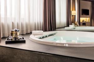a large bathroom with a large tub in the middle at Hotel SB Ciutat Tarragona in Tarragona