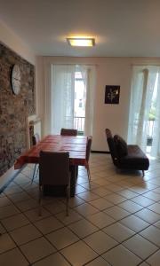 a living room with a wooden table and chairs at casa raffa megaride's dépendance in Como