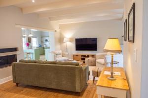 a living room with a couch and a table at Hoof House in Riebeek-Kasteel