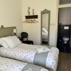 a bedroom with a bed and a large mirror at Inn de Vijf Sinnen in Geertruidenberg