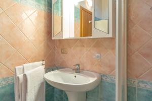 a bathroom with a sink and a mirror at Leonardo al Maso Fovo in Andalo