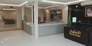 a view of a hair salon with a counter at Golden New Muhayil-نيلولوفر فور in Ḑirs