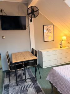 a room with a table and chairs and a bed at Dziki Szynk in Brenna