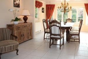 a dining room with a table and chairs at Ferienvilla Recknitztal in Marlow