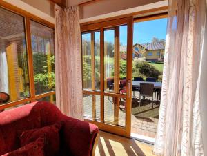 a living room with a large window with a view of a yard at Haus 2 Naturerlebnisse und Erholung im Natur Ferienpark in Nieheim