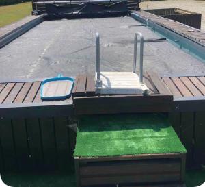 a play set on top of a playground at Caravane revisité in Pleslin-Trigavou