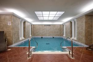 a large swimming pool in a room with a ceiling at OREA Spa Hotel Palace Zvon Mariánské Lázně in Mariánské Lázně